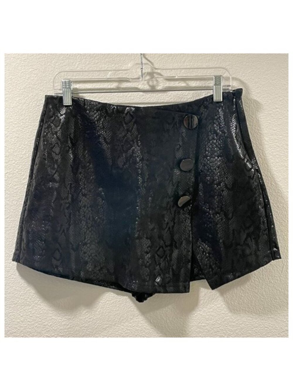 Haute Monde Glossy Black Faux Snake Skin Embossed Mini Skort L EUC